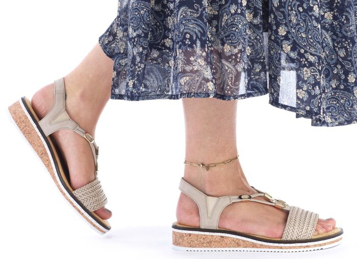 Rieker sandal med fl&auml;tning och metalldekor BEIGE